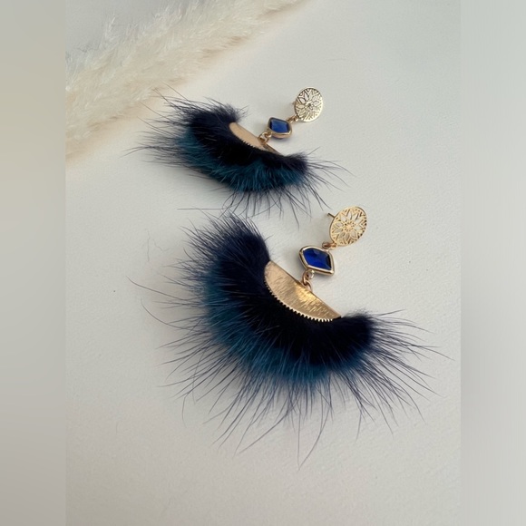 Elegant Blue Feather Dangle Earrings - Stylish Evening Retro Earrings - Picture 4 of 14